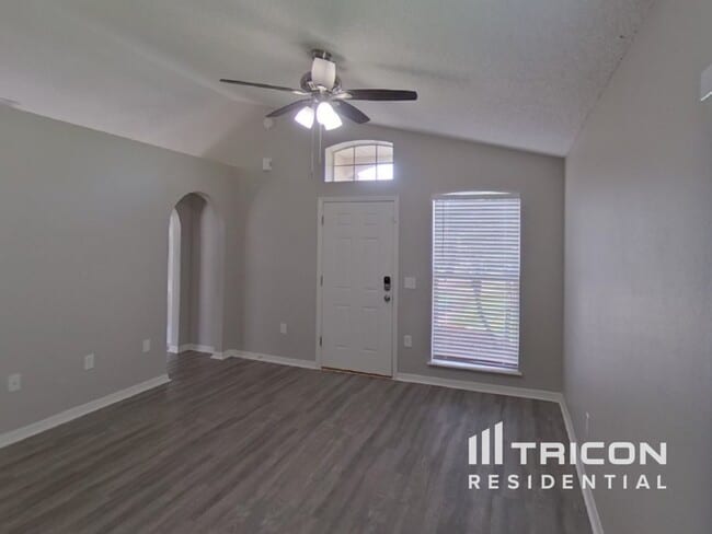 6406 Tabogi Trail in Wesley Chapel, FL - Building Photo - Building Photo