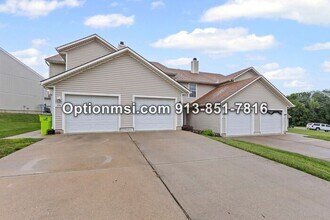 130 Brentwood Dr in Belton, MO - Building Photo - Building Photo