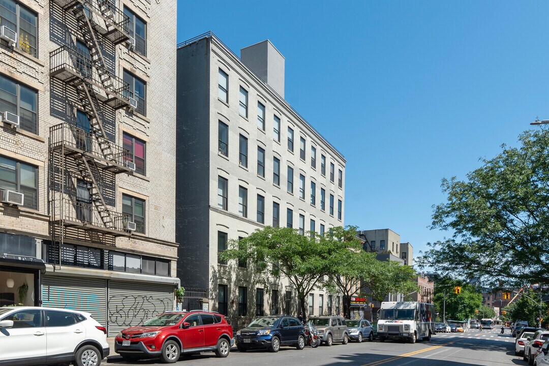 198 Roebling St in Brooklyn, NY - Building Photo