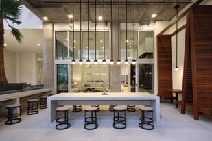 G12 in Los Angeles, CA - Building Photo