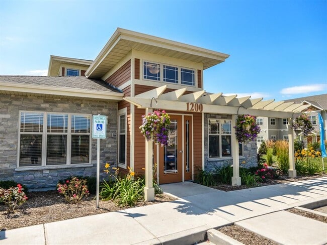 The Preserve at Prairie Creek in Oconomowoc, WI - Building Photo - Building Photo