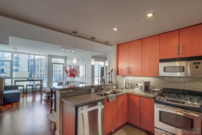 325 Seventh Ave in San Diego, CA - Building Photo - Building Photo