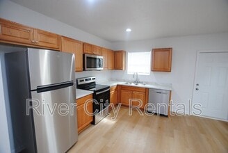 5621 Overlook Dr E in Keystone Heights, FL - Foto de edificio - Building Photo