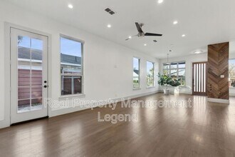 1018 S Waverly Dr in Dallas, TX - Building Photo - Building Photo