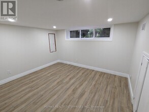 903 10th St in Mississauga, ON - Building Photo - Building Photo