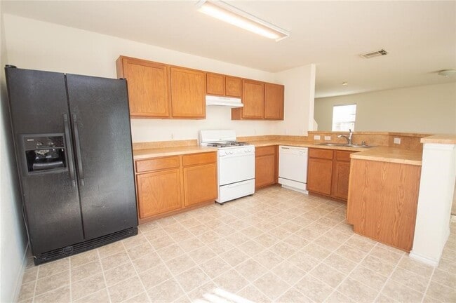 310 Falling Pine Dr in Conroe, TX - Foto de edificio - Building Photo