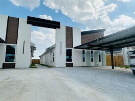 8 W Citrine St in Edinburg, TX - Building Photo