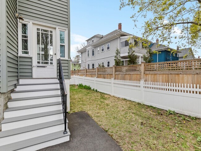 77 Lake St in Arlington, MA - Building Photo - Building Photo