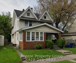 811 Collins St, Unit Lower in Toledo, OH - Building Photo - Building Photo