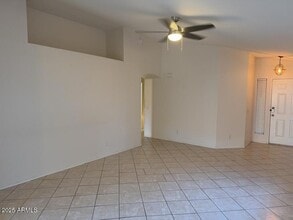 4022 E Meadow Dr in Phoenix, AZ - Foto de edificio - Building Photo