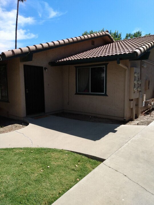 1623 N Brown St in Hanford, CA - Building Photo