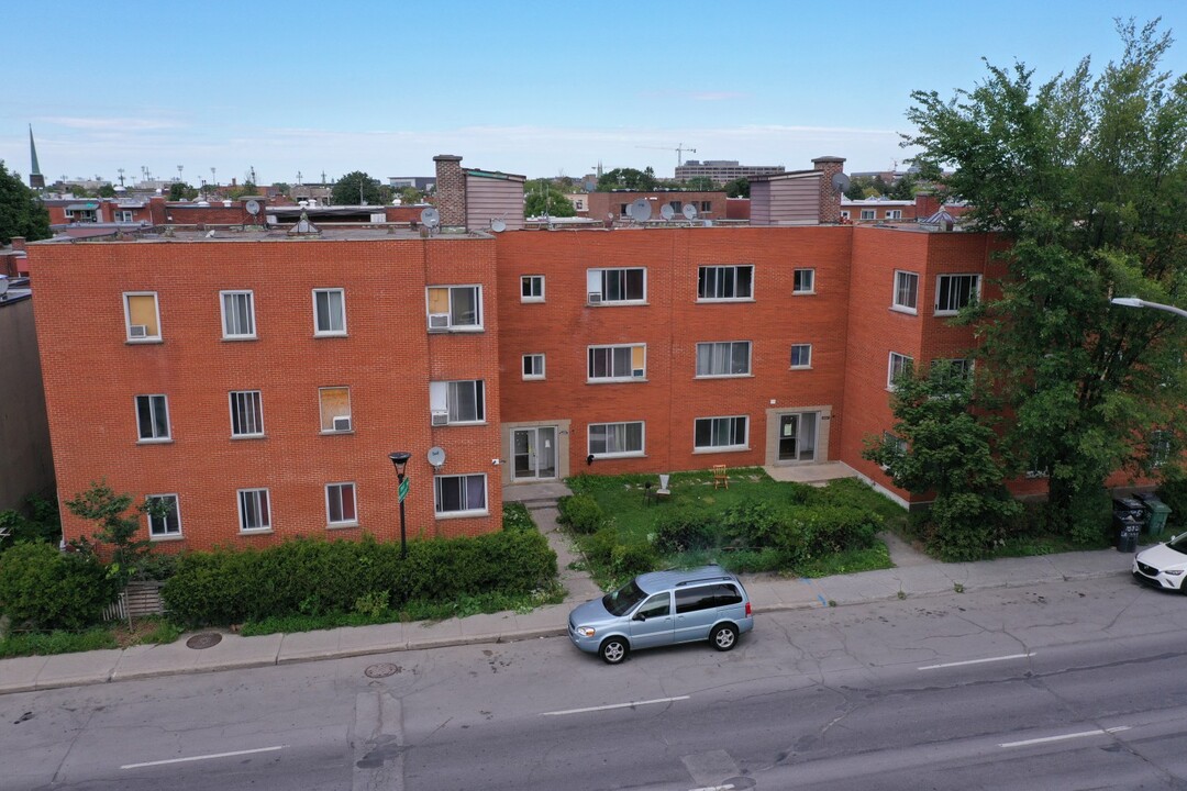 7545 De L'acadie Boul in Montréal, QC - Building Photo