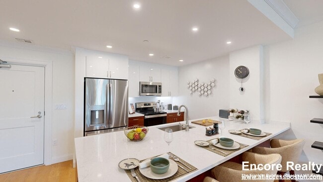 201 Sherman Rd, Unit 317 in Brookline, MA - Building Photo - Building Photo