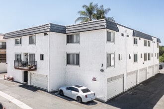 Stonewood Apartments in Brea, CA - Foto de edificio - Building Photo
