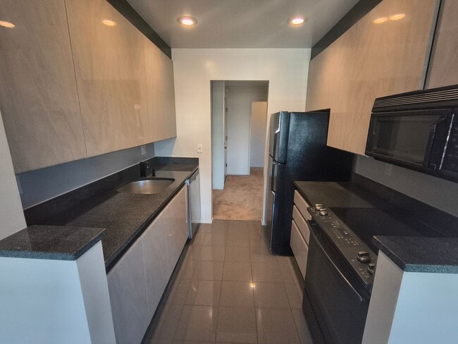 4 Commodore Dr in Emeryville, CA - Building Photo - Building Photo