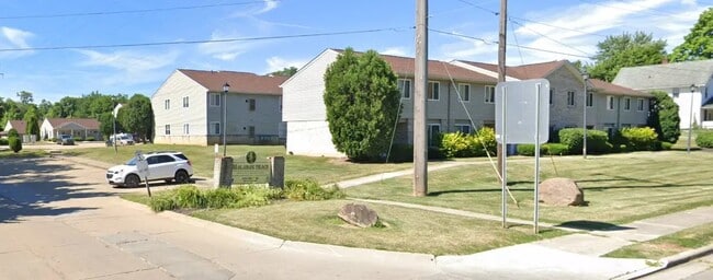 100 E Cook Rd in Mansfield, OH - Building Photo - Building Photo