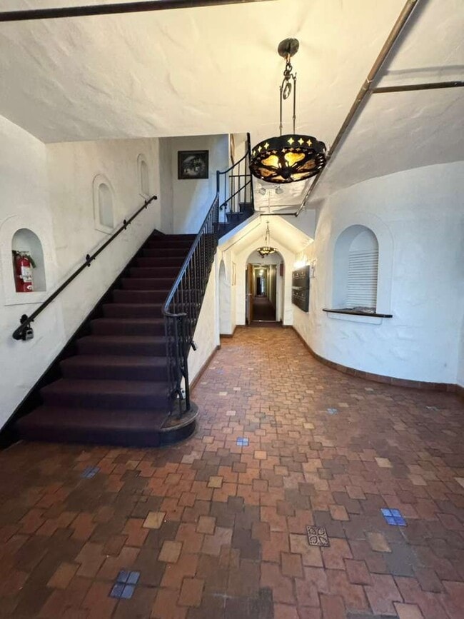 1740 Winona Blvd in Los Angeles, CA - Building Photo - Building Photo