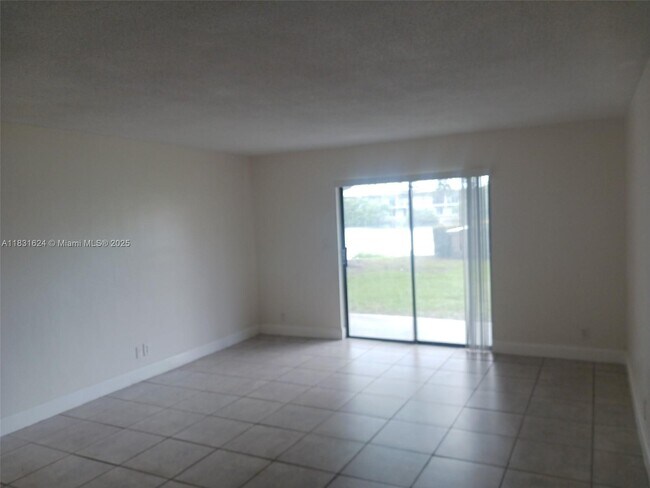 5900 NW 17th Pl in Sunrise, FL - Building Photo - Building Photo