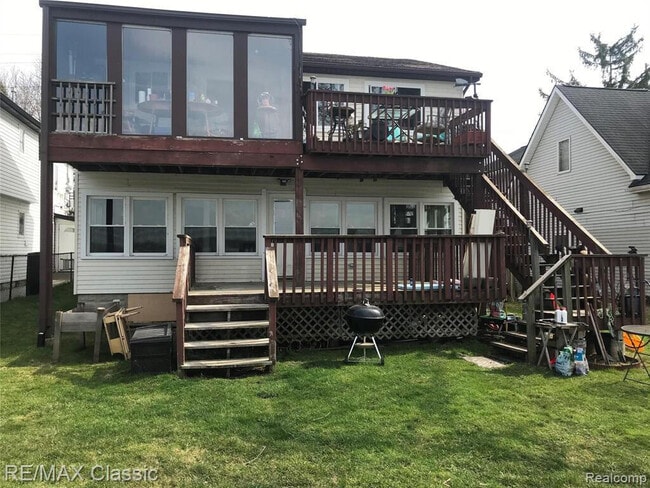 381 E Shore Dr in Whitmore Lake, MI - Building Photo - Building Photo