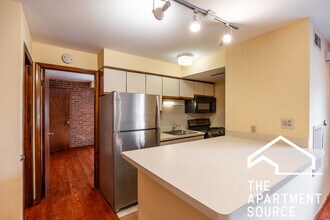 715 W Diversey Pky, Unit 2 in Chicago, IL - Building Photo - Building Photo