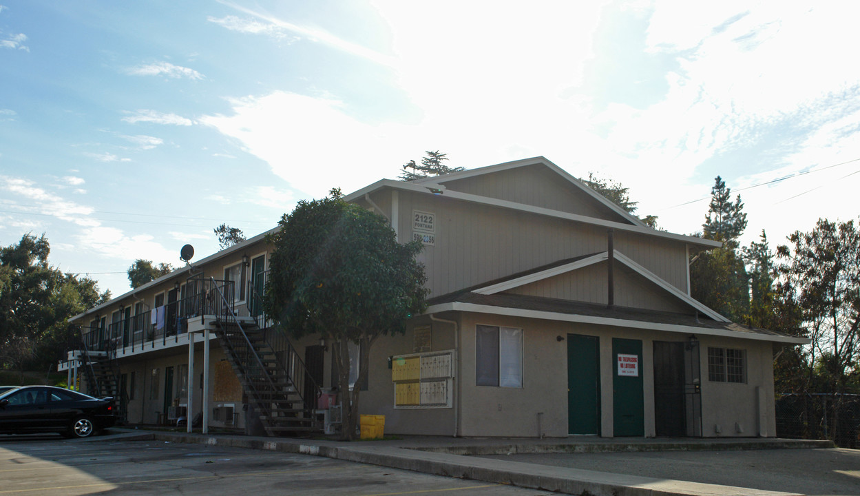 2122 Fontana Ave in Stockton, CA - Building Photo