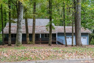 373 England Pl in Marietta, GA - Building Photo