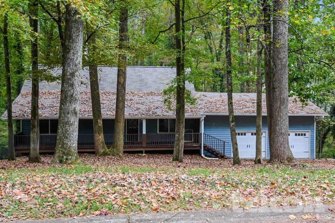 373 England Pl in Marietta, GA - Building Photo