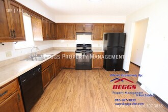 1229 Broadmore Ln in Liberty, MO - Building Photo - Building Photo