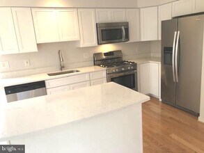 46529 River Meadows Terrace in Sterling, VA - Building Photo - Building Photo