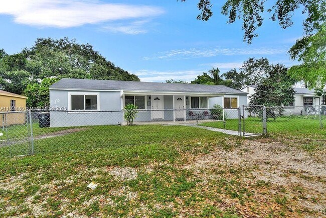 1461 NE 131st St in North Miami, FL - Building Photo - Building Photo