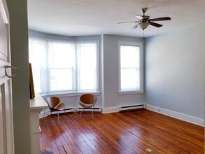 211 E Biddle St, Unit Flat #2 in Baltimore, MD - Building Photo - Building Photo