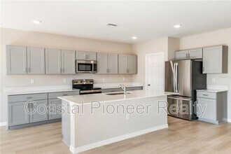 12831 Canter Call Rd in Lithia, FL - Building Photo - Building Photo