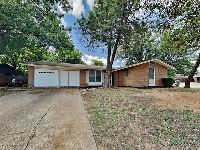 1703 Carlisle St in Irving, TX - Building Photo