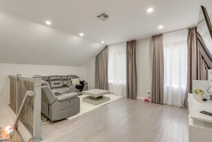 2135 Rosemont Dr in Tobyhanna, PA - Building Photo