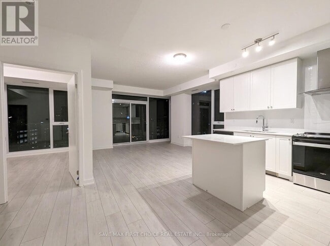 55 Duke St W in Kitchener, ON - Building Photo - Building Photo