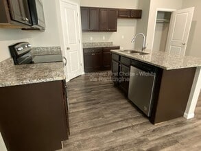 412 S Longbranch Dr in Maize, KS - Foto de edificio - Building Photo