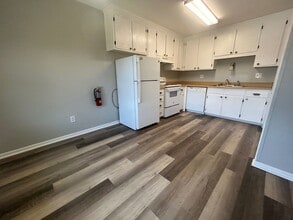 925 Glenn St in West Columbia, SC - Building Photo - Building Photo