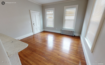 13 Pleasant St, Unit 1 in Cambridge, MA - Foto de edificio - Building Photo