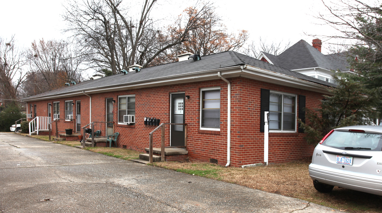 705 Summit in Greensboro, NC - Building Photo