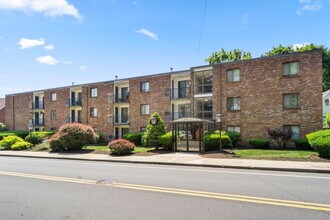 45 West St, Unit 42 West St., #10 in Randolph, MA - Foto de edificio - Building Photo