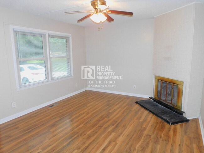 7702 Newsome Ct in Browns Summit, NC - Building Photo - Building Photo