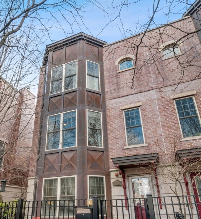 property at 3019 W Cornelia Ave