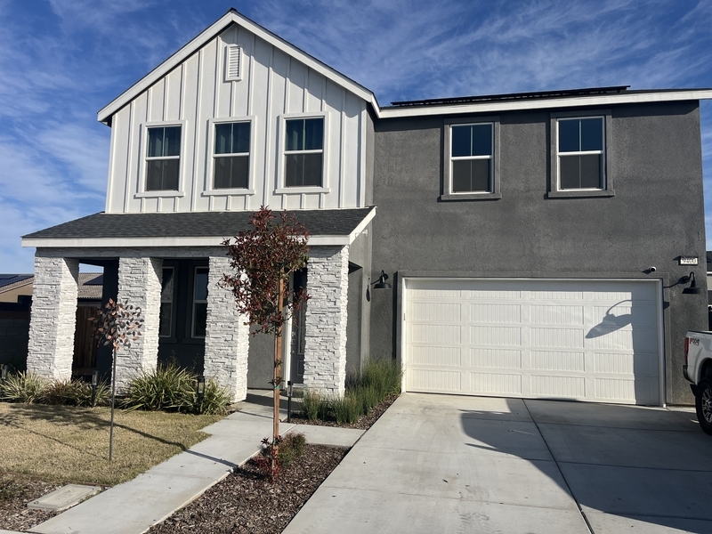 9400 Willow Ter Dr in Shafter, CA - Building Photo