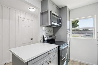 303 N Delphine St in Terrell, TX - Building Photo - Building Photo