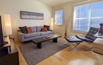 326 Queen Anne Ave N, Unit 604 in Seattle, WA - Foto de edificio - Building Photo