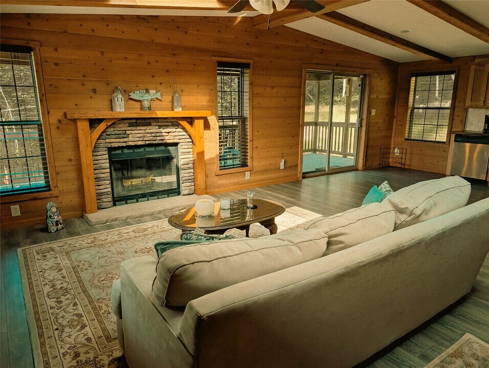 91 White Roe in Livingston Manor, NY - Building Photo