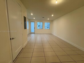 10226 NW 64th Terrace in Doral, FL - Building Photo - Building Photo