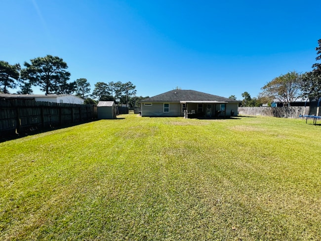 2410 Salamanca St in Navarre, FL - Foto de edificio - Building Photo