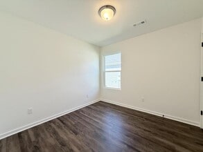 211 Eagle Edge Dr in Joplin, MO - Building Photo - Building Photo