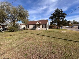 1000 N St Paul St in Wichita, KS - Building Photo
